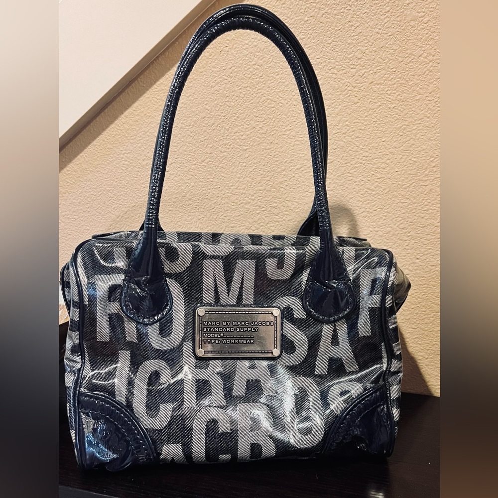 MARC by MARC JACOBS signature handbag. Excellent condition. . Smoke free